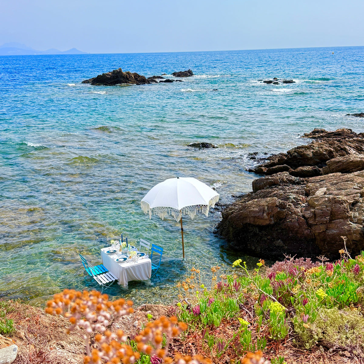 Les pieds dans l’eau | En exclusivité sur la Côte d'Azur